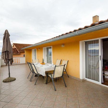 Apartment Aleksandra Малинска Екстериор снимка