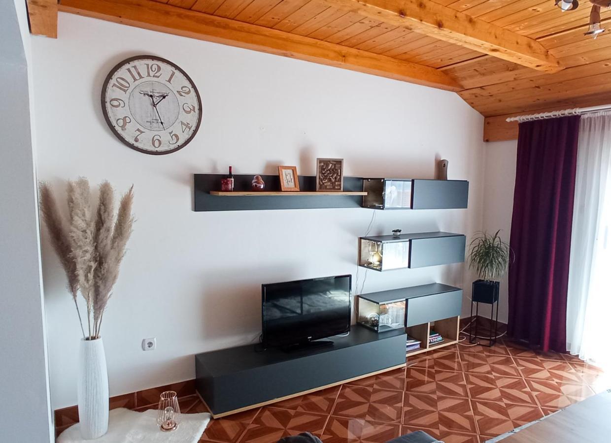 Apartment Aleksandra Малинска Екстериор снимка