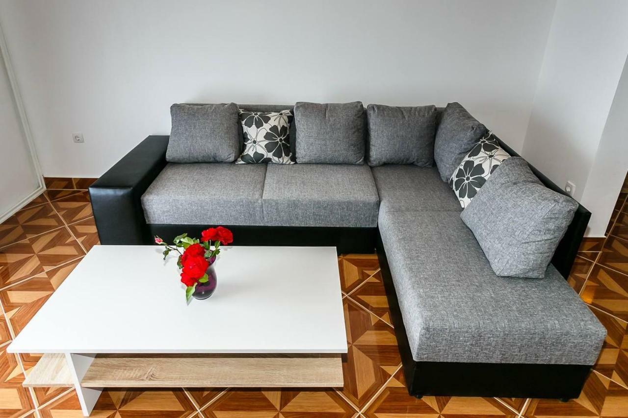 Apartment Aleksandra Малинска Екстериор снимка