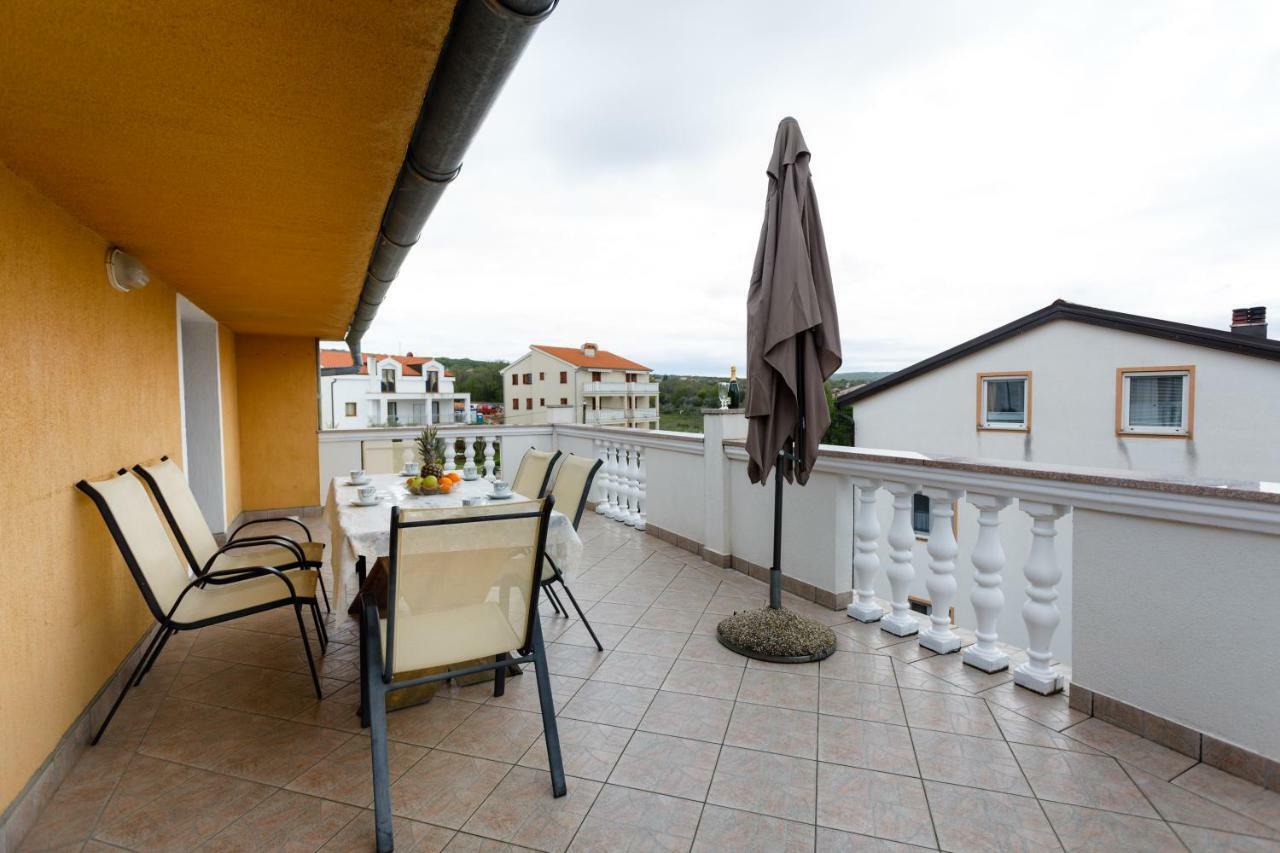Apartment Aleksandra Малинска Екстериор снимка