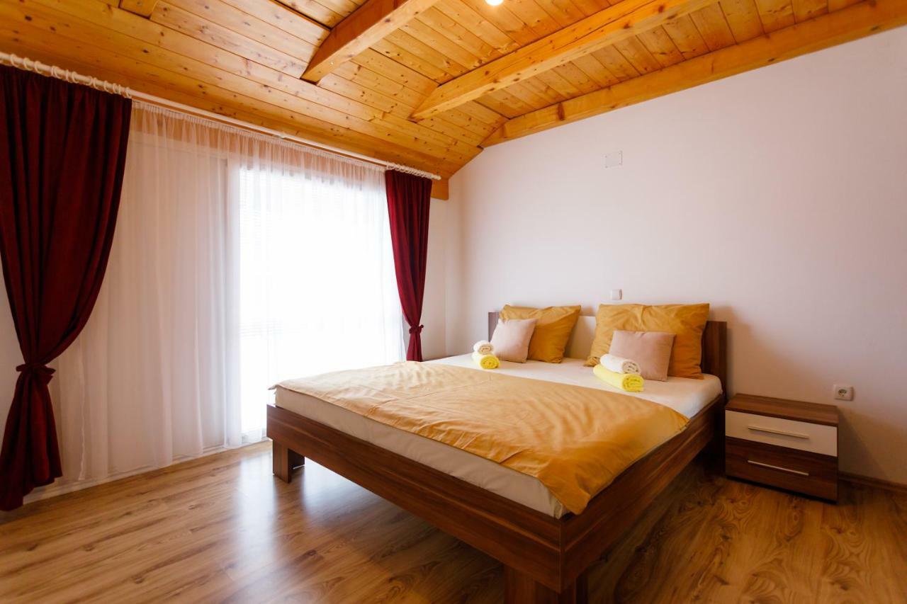 Apartment Aleksandra Малинска Екстериор снимка