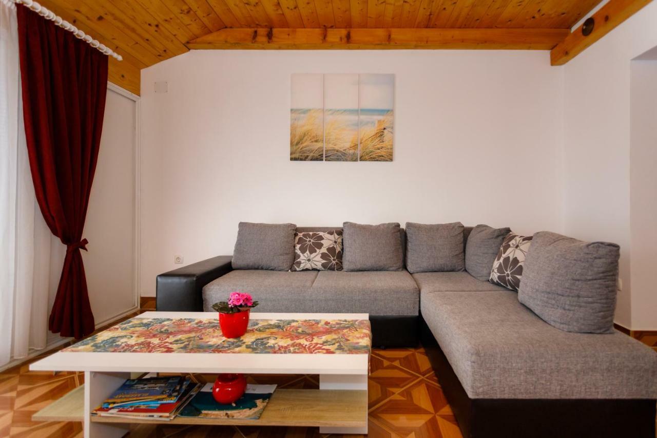 Apartment Aleksandra Малинска Екстериор снимка