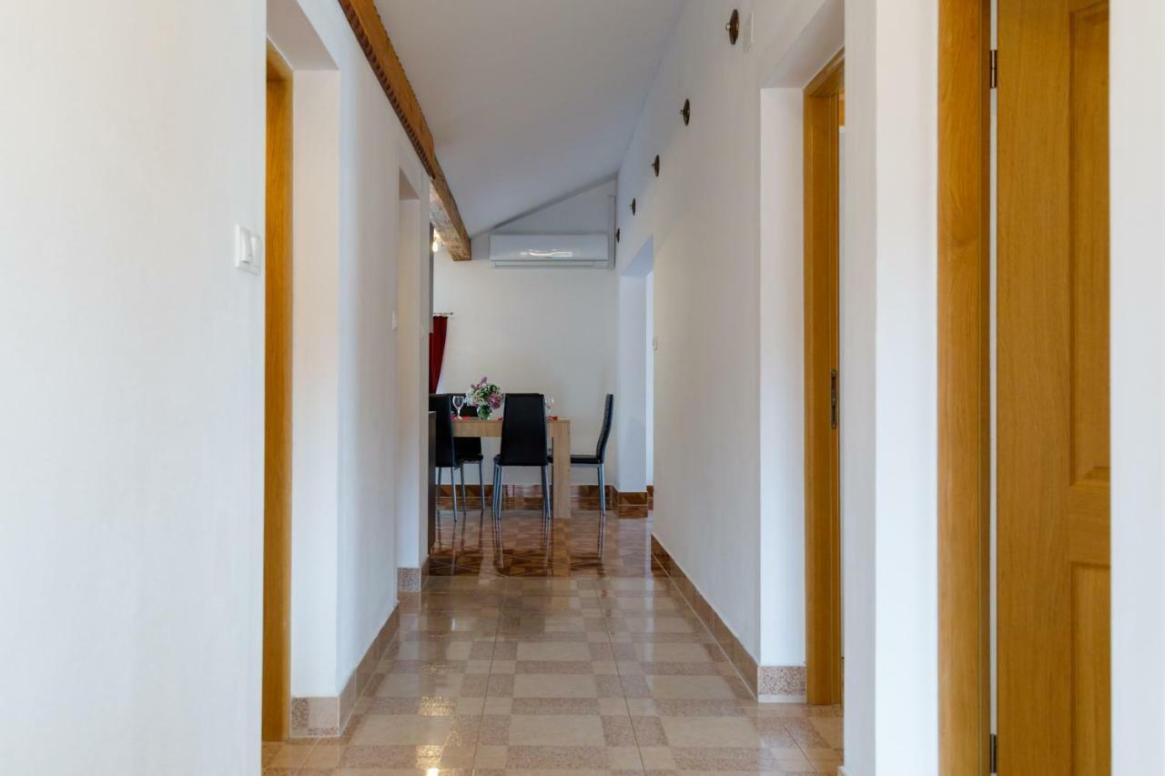 Apartment Aleksandra Малинска Екстериор снимка