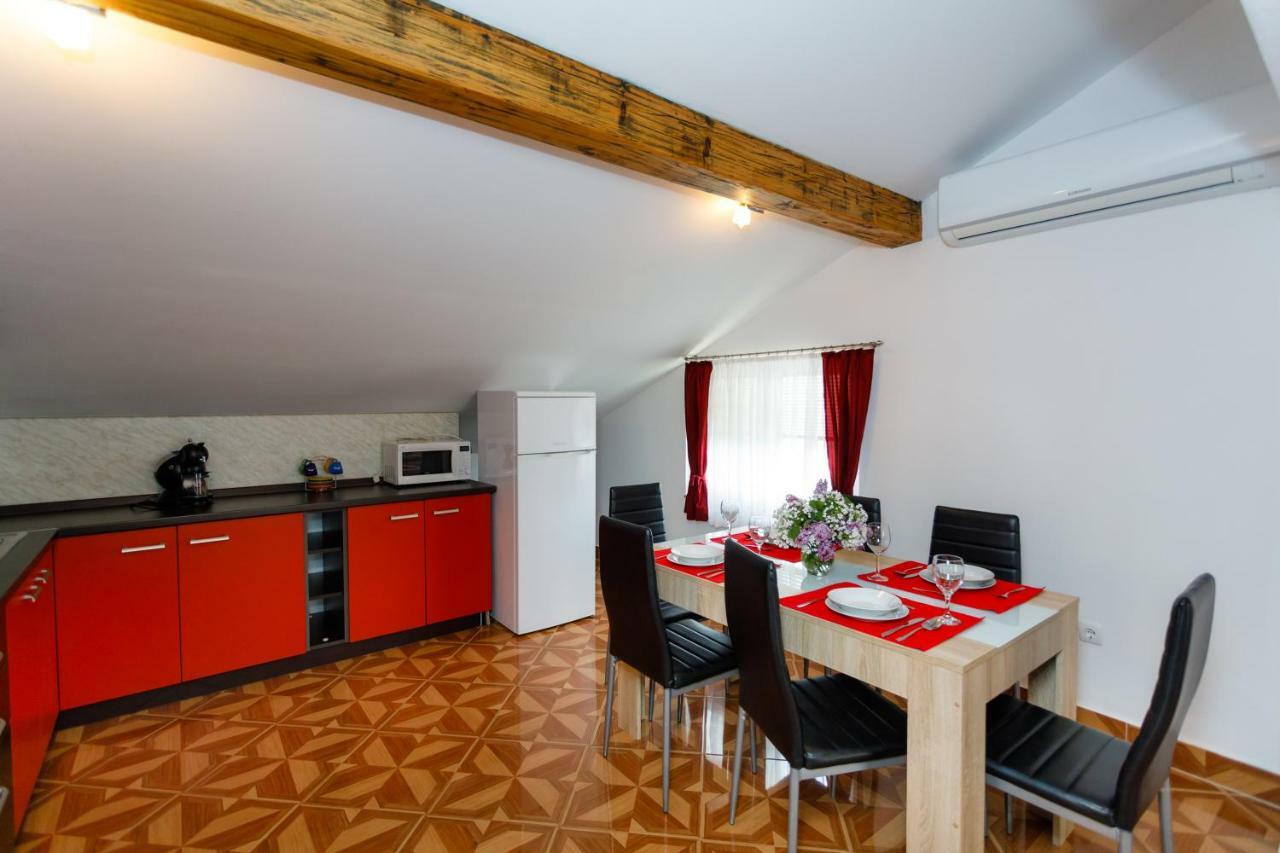 Apartment Aleksandra Малинска Екстериор снимка