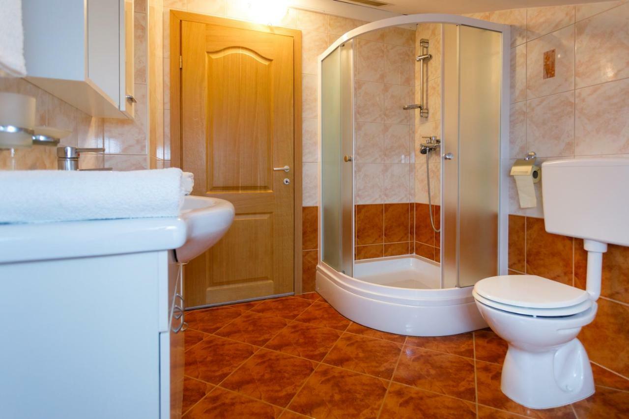 Apartment Aleksandra Малинска Екстериор снимка