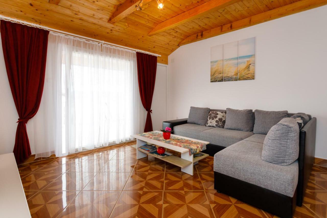 Apartment Aleksandra Малинска Екстериор снимка